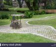 Schöner Garten Das Beste Von Schöner Garten Mit Wanderweg Im sommer Foto Stockfoto Bild